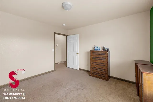 $325,000 | 1096 6th Street, Evansville, WY 82636