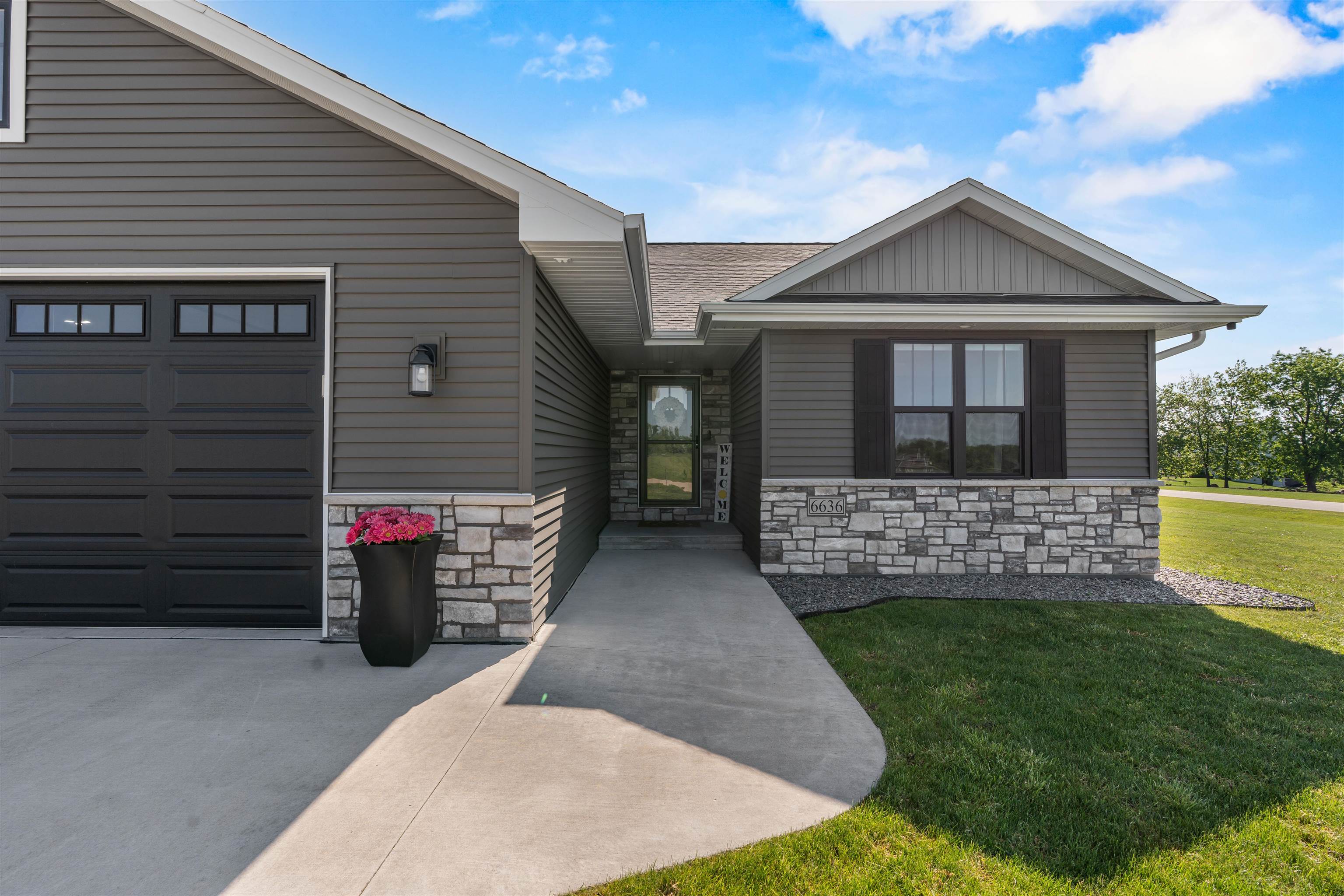 6636 Rustic Oaks Drive Winneconne, WI 54986 - Photo 3 of 77