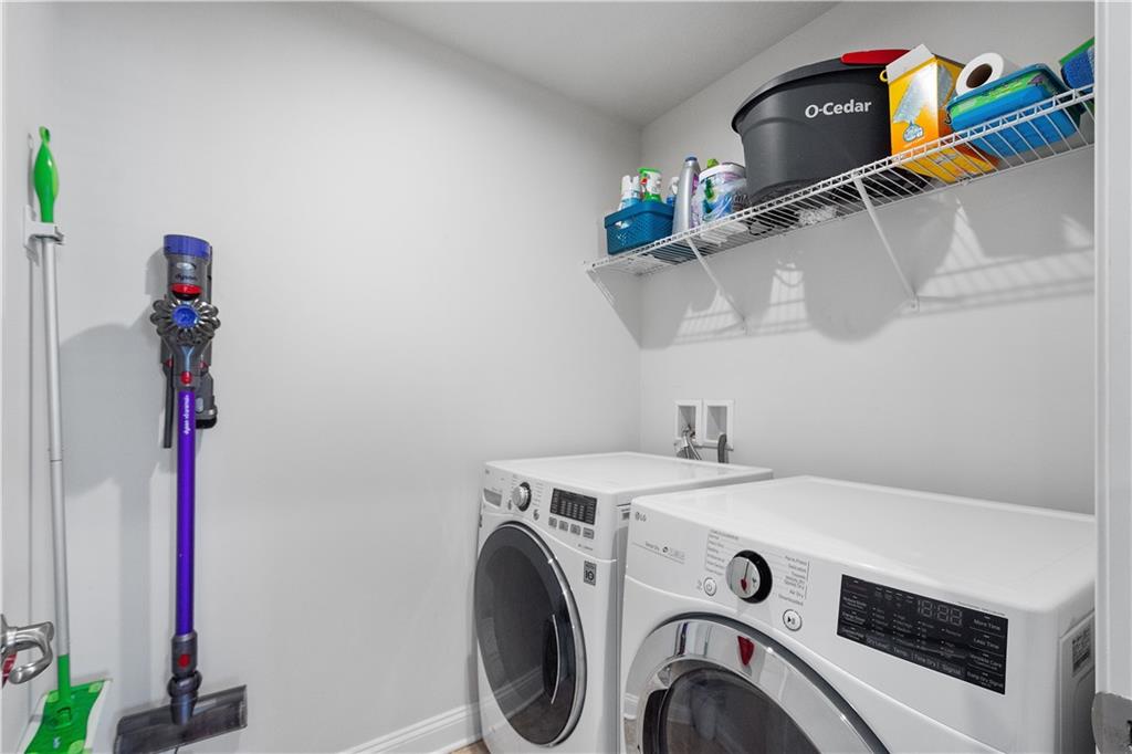 217 Sonni Lane McKees Rocks, PA 15136 - Photo 24 of 34 a utility room with dryer and washer