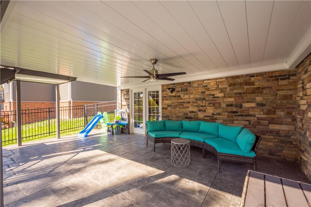 217 Sonni Lane McKees Rocks, PA 15136 - Photo 5 of 34