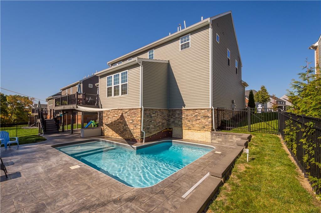 217 Sonni Lane McKees Rocks, PA 15136 - Photo 6 of 34