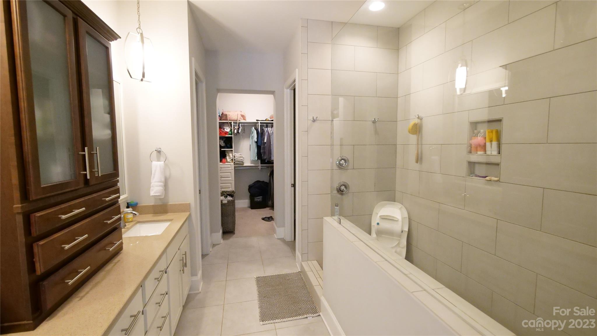 4912 Killian Crossing Drive Denver, NC 28037 - Photo 15 of 38 a bathroom with a tub a mirror and a shower
