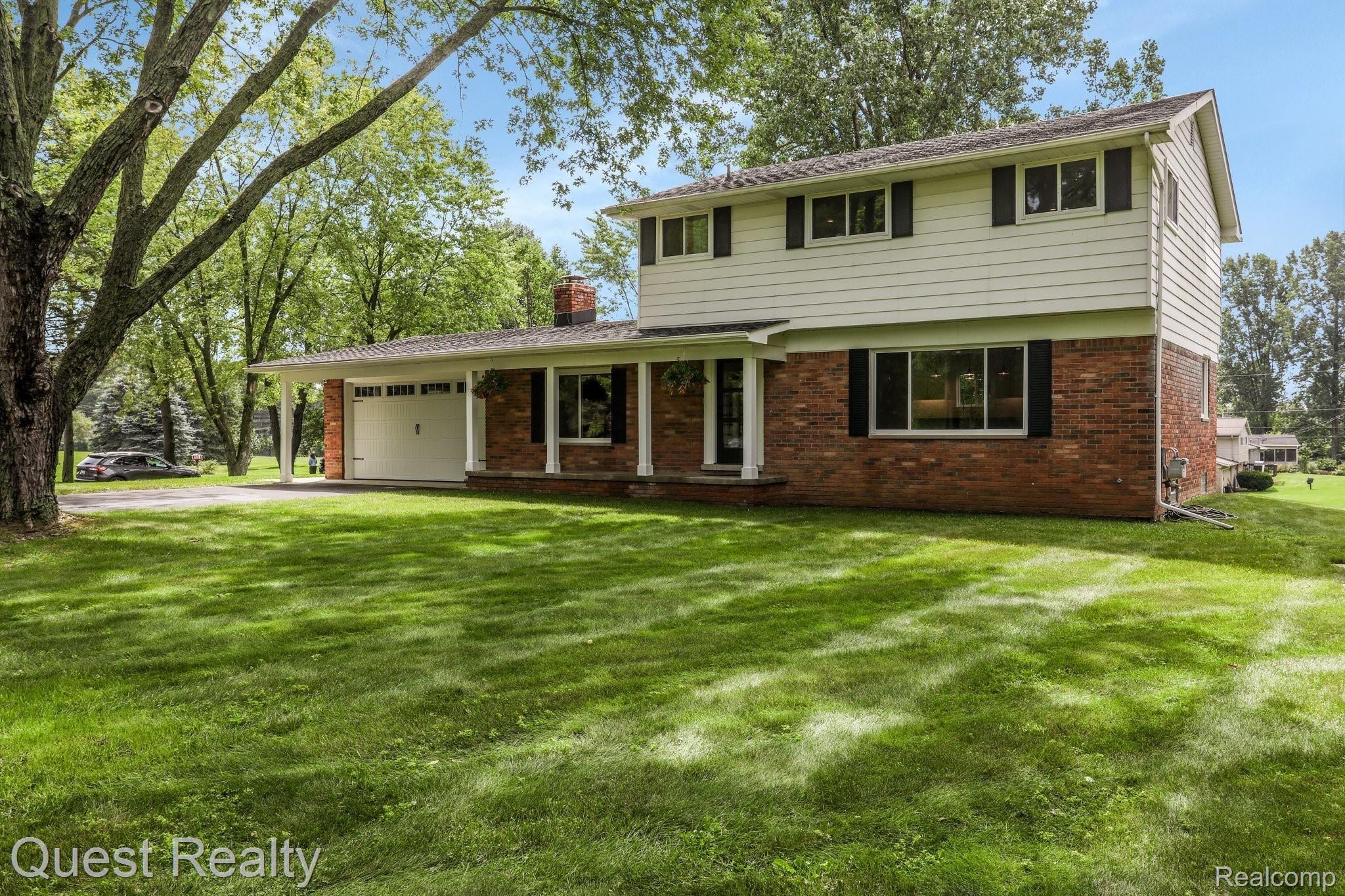 6959 Hubbard Road Clarkston, MI 48348 - Photo 5 of 44 5-web-or-mls-6959 Hubbard Road Independence Township0003.jpg