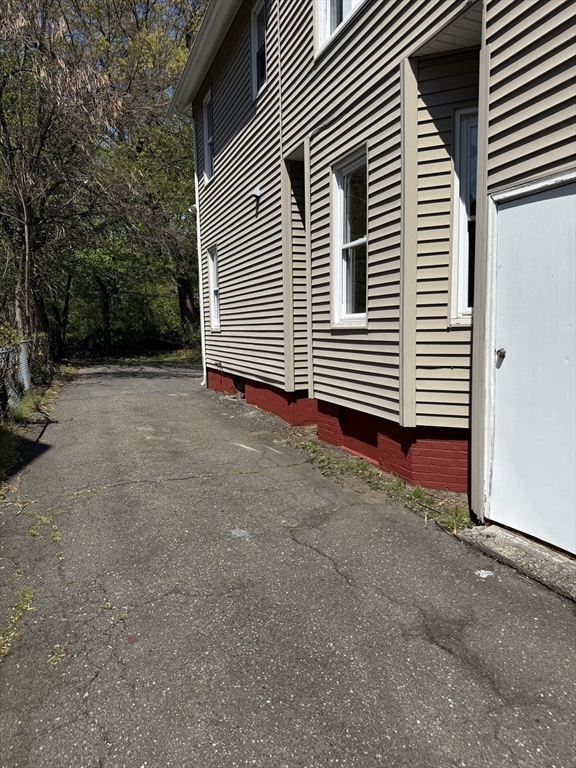 108 Alden Street Springfield, MA 01109 - Photo 4 of 36 Gallery Image 4