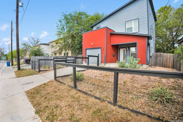 $1,995 | 121 Alabama Street, San Antonio, TX 78203