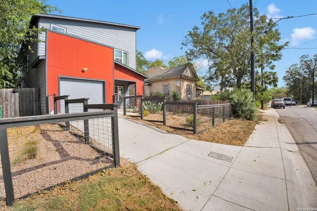 $1,995 | 121 Alabama Street, San Antonio, TX 78203