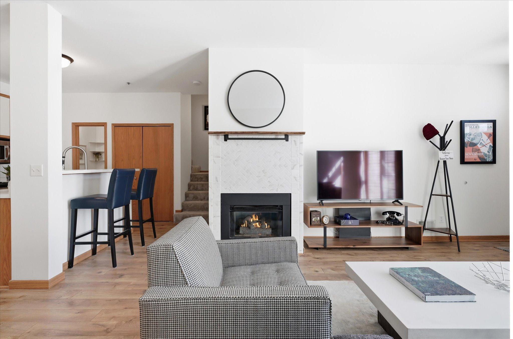 8449 Cortland Road Eden Prairie, MN 55344 - Photo 10 of 34