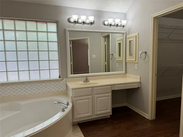 $2,400 | 2711 Kimbleton Court, Houston, TX 77082