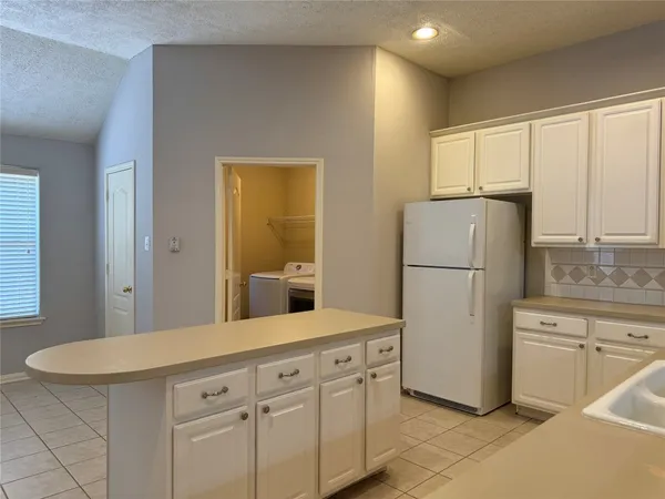 $2,400 | 2711 Kimbleton Court, Houston, TX 77082