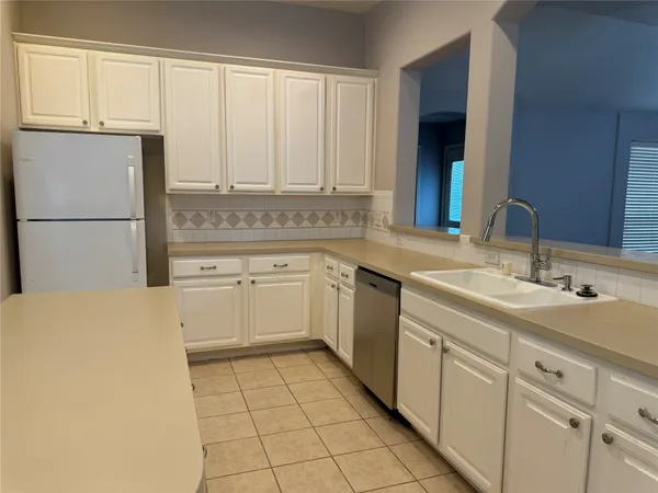 $2,400 | 2711 Kimbleton Court, Houston, TX 77082