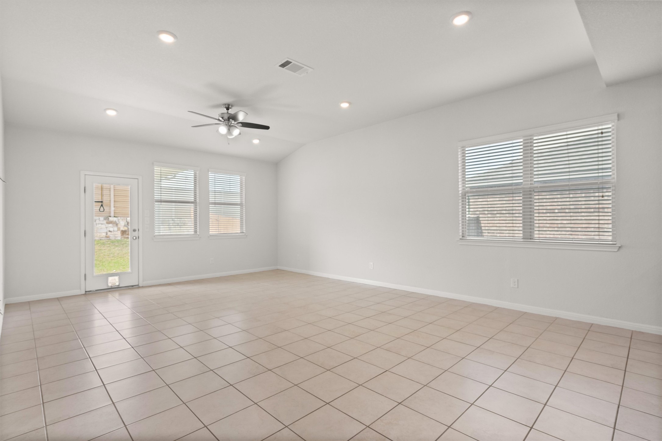 2124 Hat Bender Loop Round Rock, TX 78664 - Photo 15 of 33