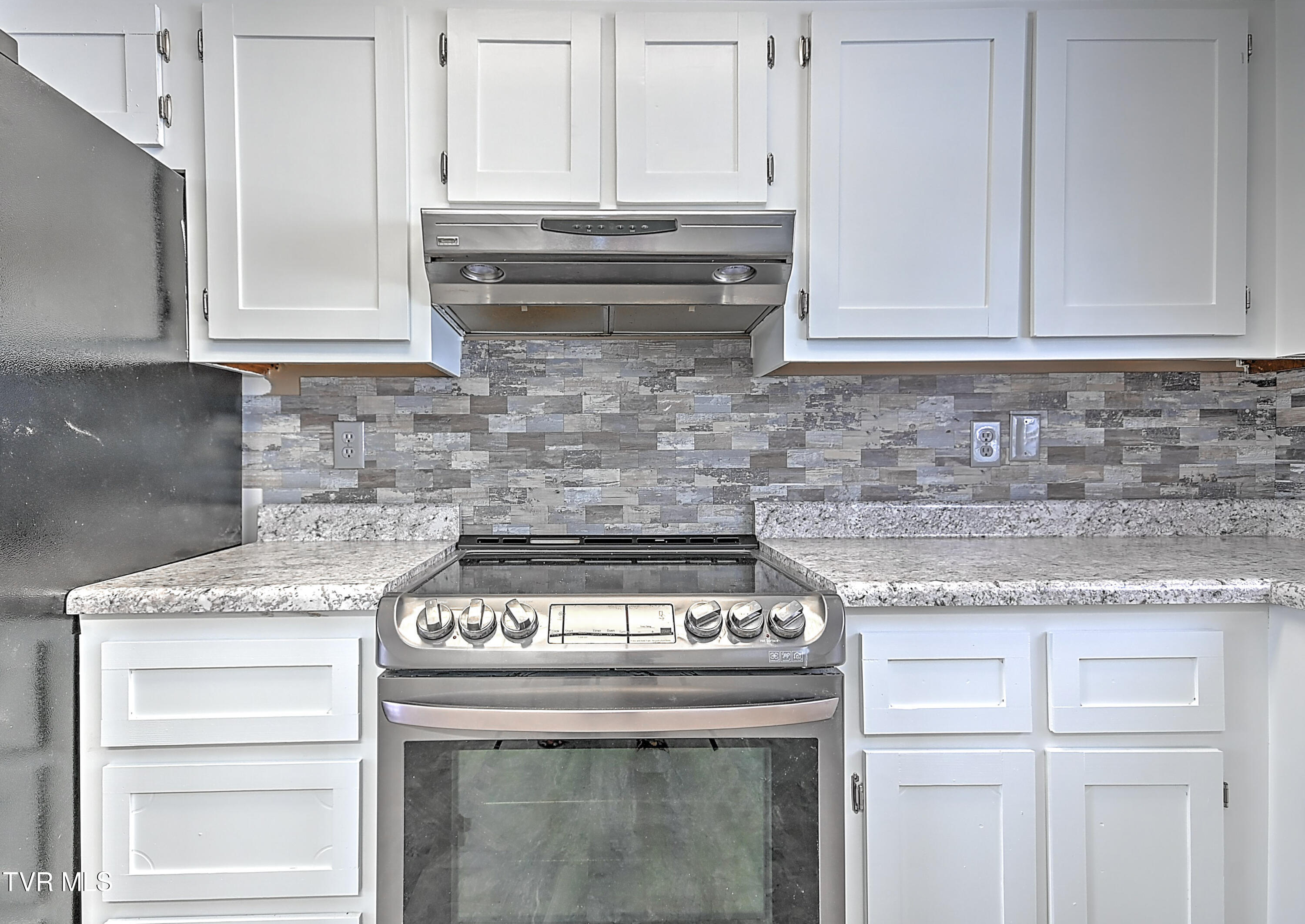 702 Willow Springs Road Elizabethton, TN 37643 - Photo 14 of 43 702 Willows Spring RD-DH-37
