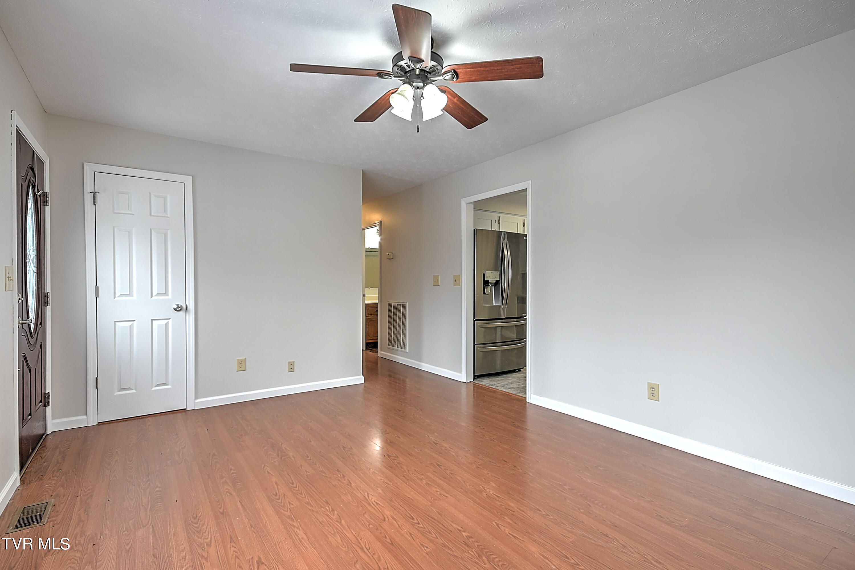 702 Willow Springs Road Elizabethton, TN 37643 - Photo 5 of 43 702 Willows Spring RD-DH-15