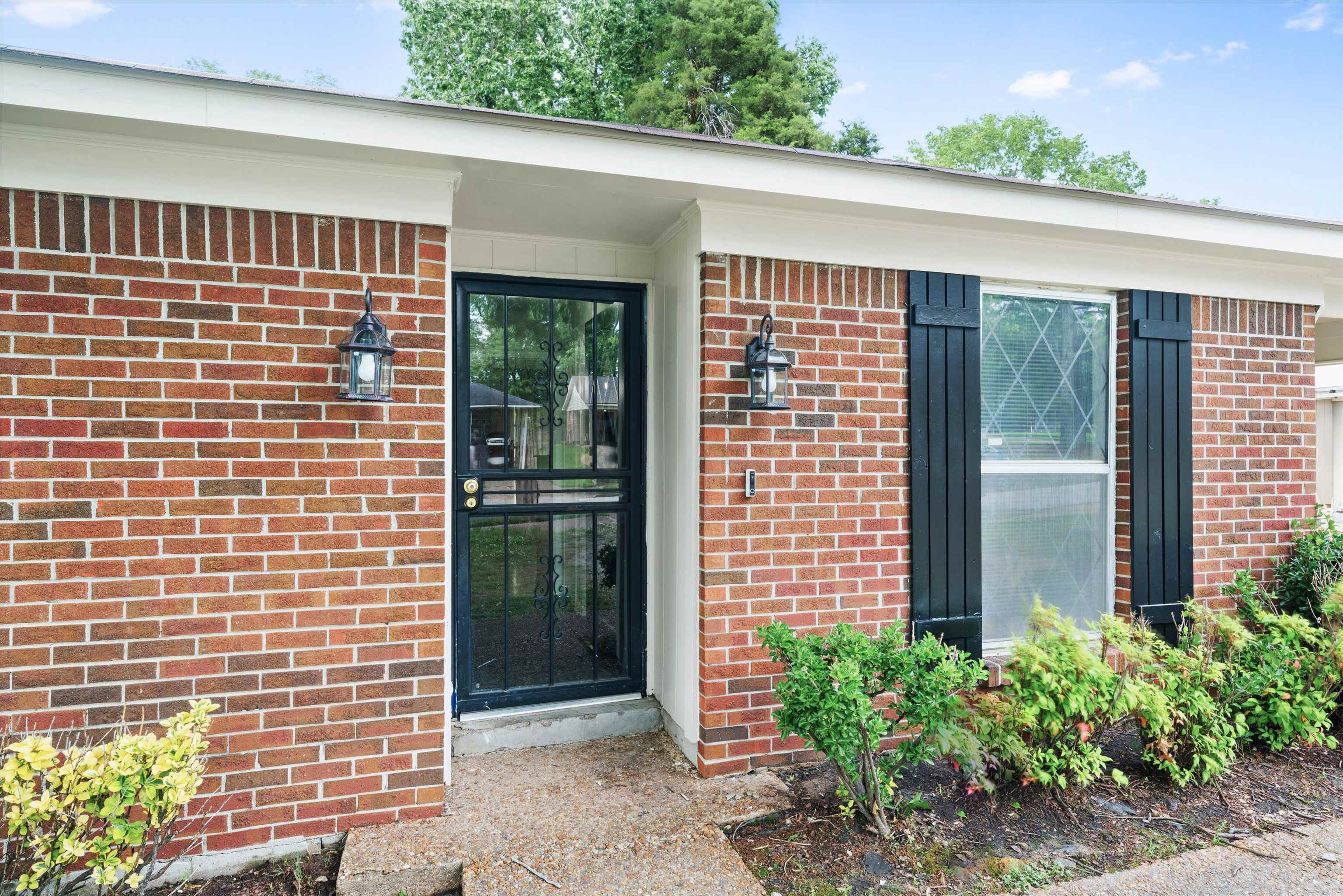 5984 Raintree Drive Memphis, TN 38115 - Photo 2 of 21 Gallery Image 2