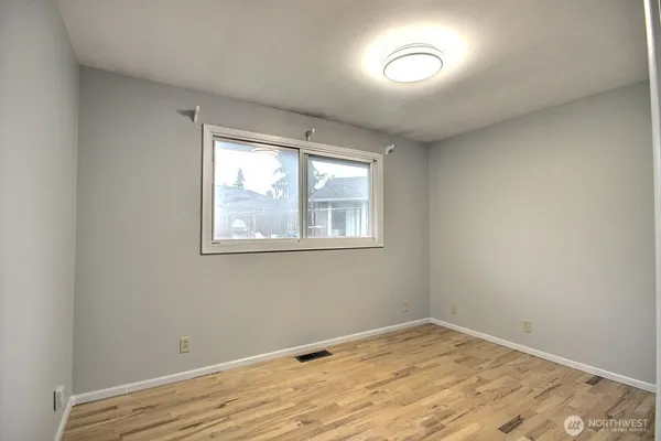 $3,350 | 18701 3rd Avenue South, Burien, WA 98148