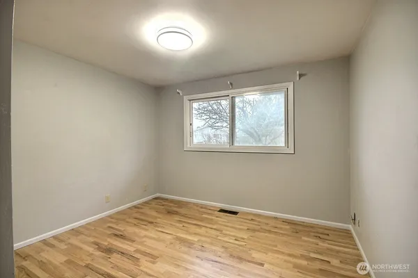 $3,350 | 18701 3rd Avenue South, Burien, WA 98148