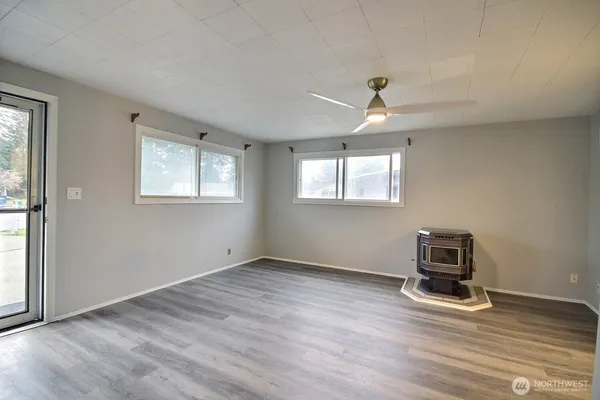 $3,350 | 18701 3rd Avenue South, Burien, WA 98148