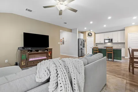 $340,000 | 934 Main Street, Hutto, TX 78634