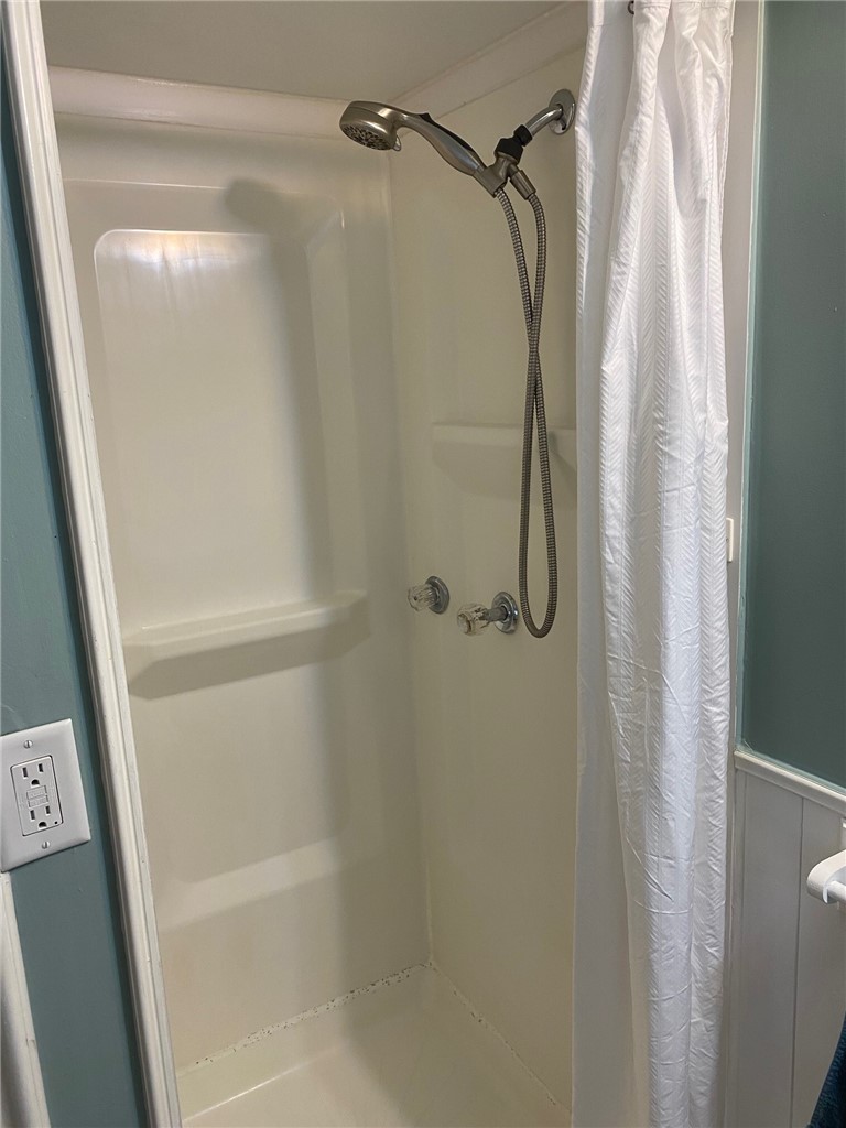 20 St James Road Narragansett, RI 02882 - Photo 23 of 36 Shower
