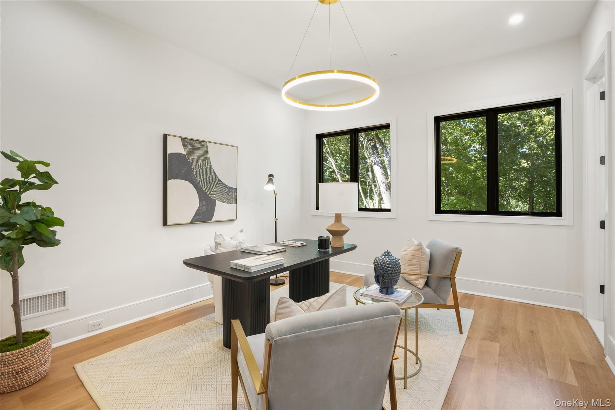 11 Boxwood Lane Rye, NY 10580 - Photo 13 of 29 a room with furniture and potted plant