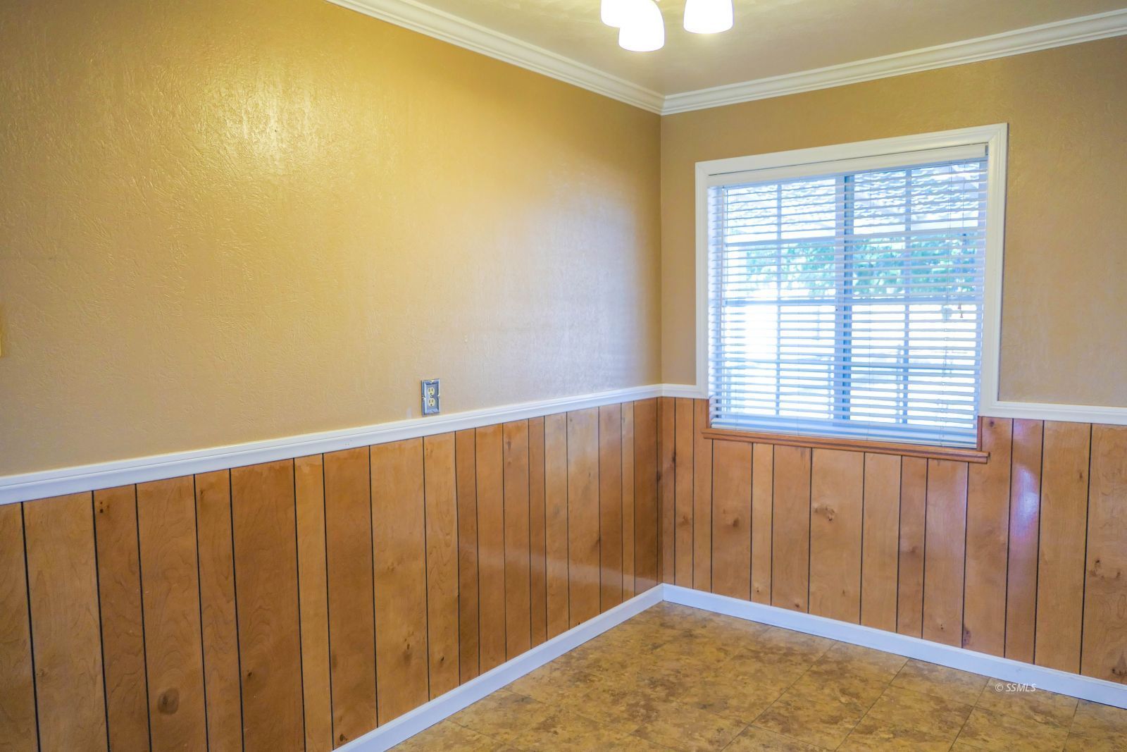 812 South Sunset Street Ridgecrest, CA 93555 - Photo 11 of 40 a view of a room with wooden floor and a window