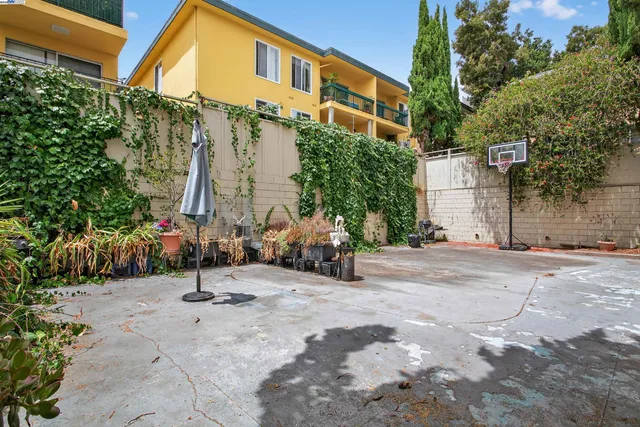 $3,000,000 | 273 MacArthur Boulevard, Oakland, CA 94610