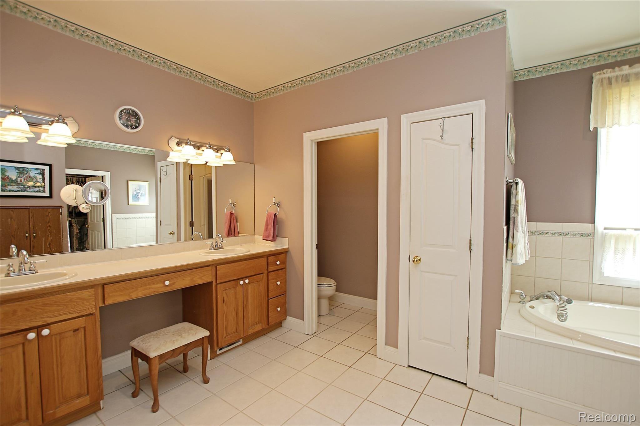 9026 Washburn Road Goodrich, MI 48438 - Photo 26 of 74 26) Master Bathroom.jpg