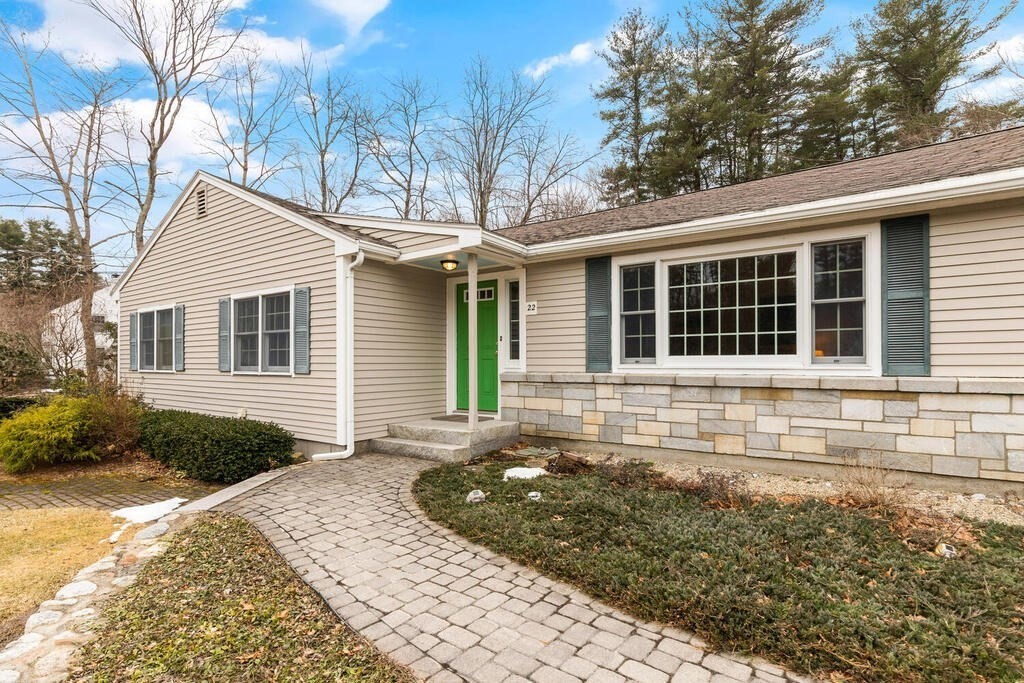 22 Woodside Road Topsfield, MA 01983 - Photo 2 of 27