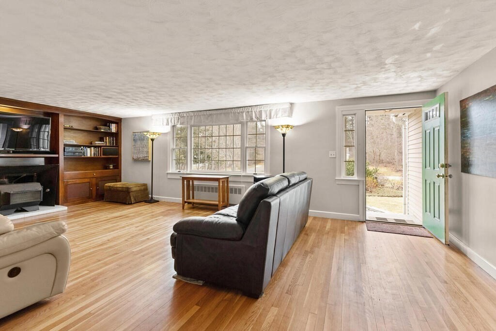 22 Woodside Road Topsfield, MA 01983 - Photo 3 of 27