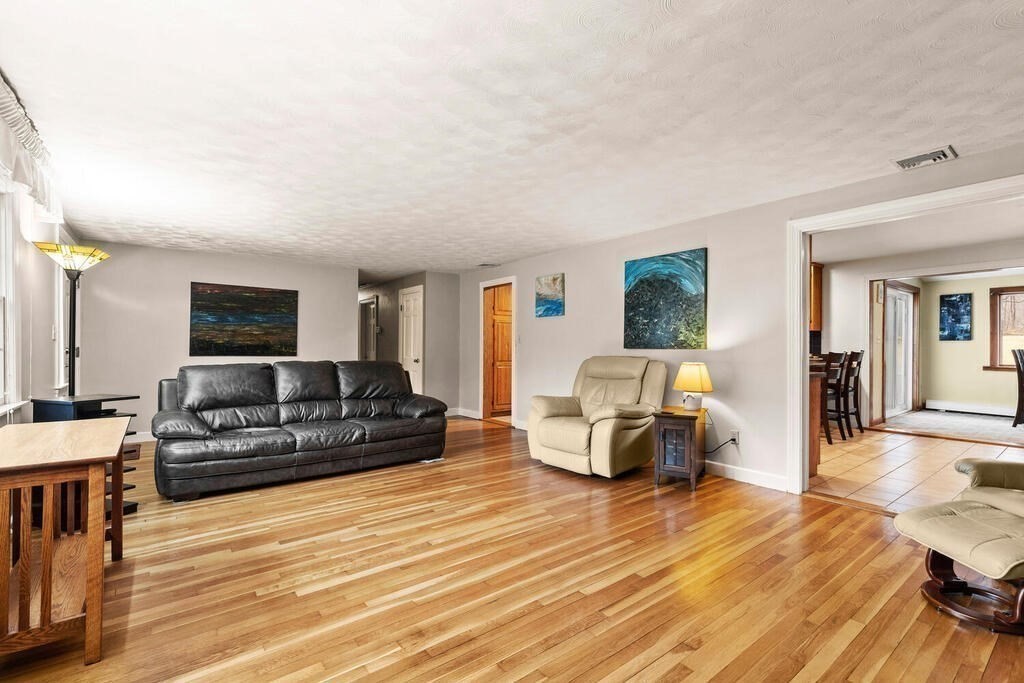 22 Woodside Road Topsfield, MA 01983 - Photo 4 of 27