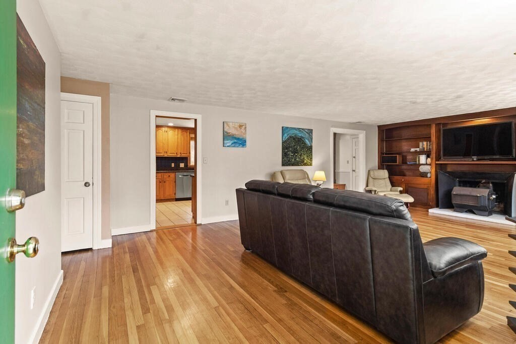 22 Woodside Road Topsfield, MA 01983 - Photo 5 of 27
