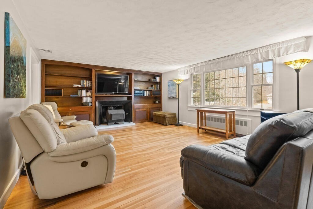 22 Woodside Road Topsfield, MA 01983 - Photo 6 of 27