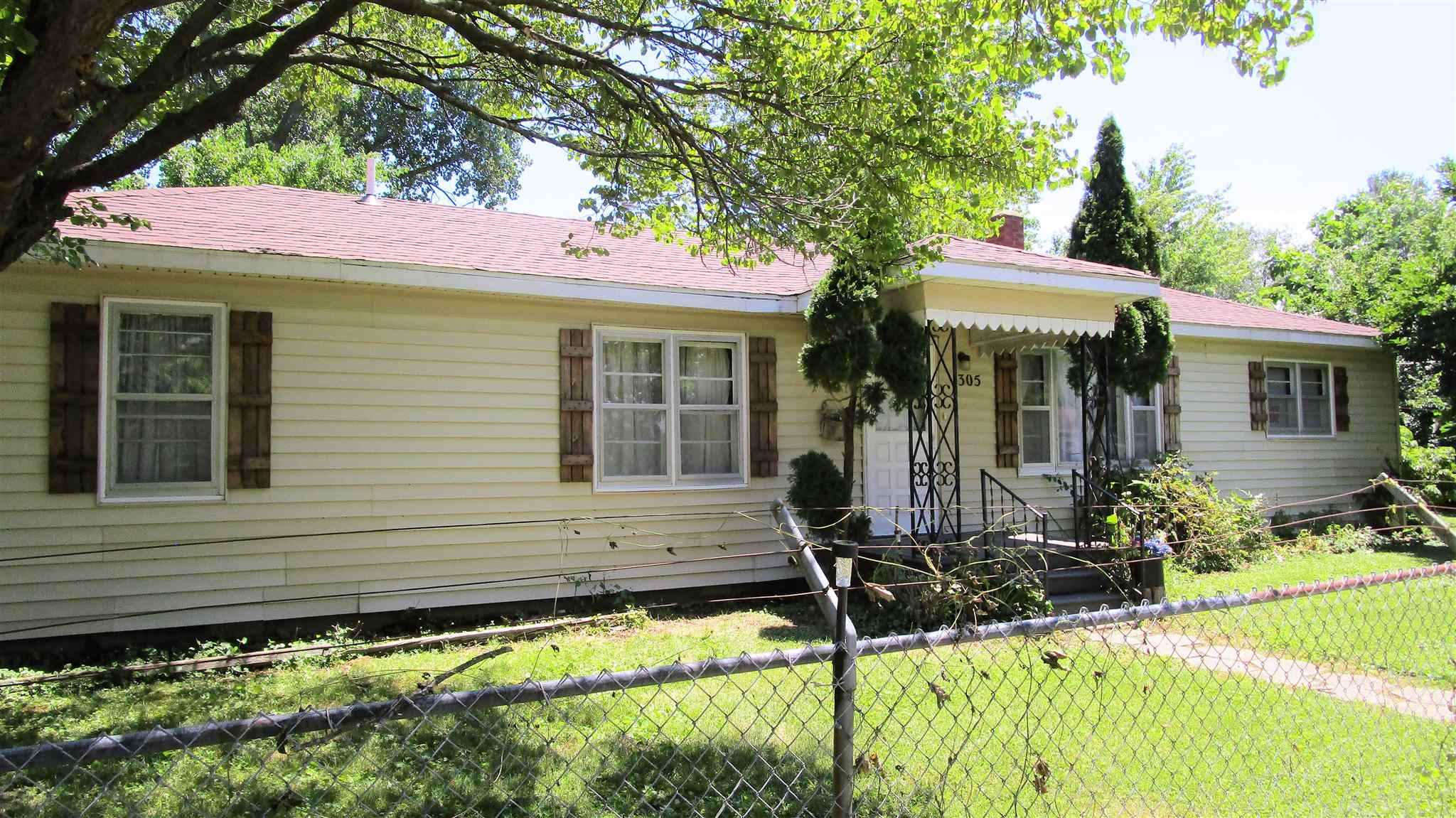 305 Karr Street Flora, IL 62839 - Photo 1 of 44 Gallery Image 1