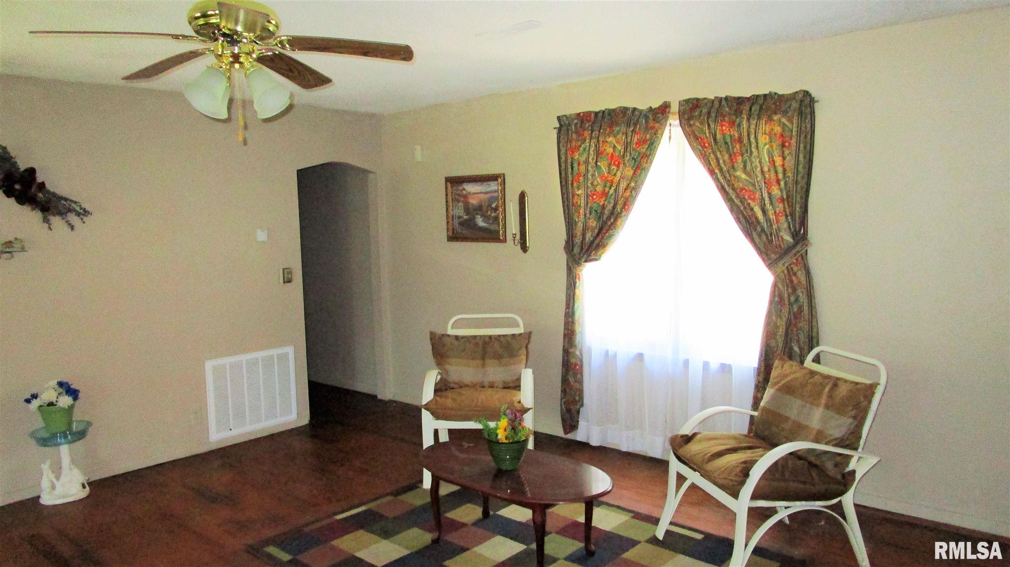 305 Karr Street Flora, IL 62839 - Photo 12 of 44 Gallery Image 12