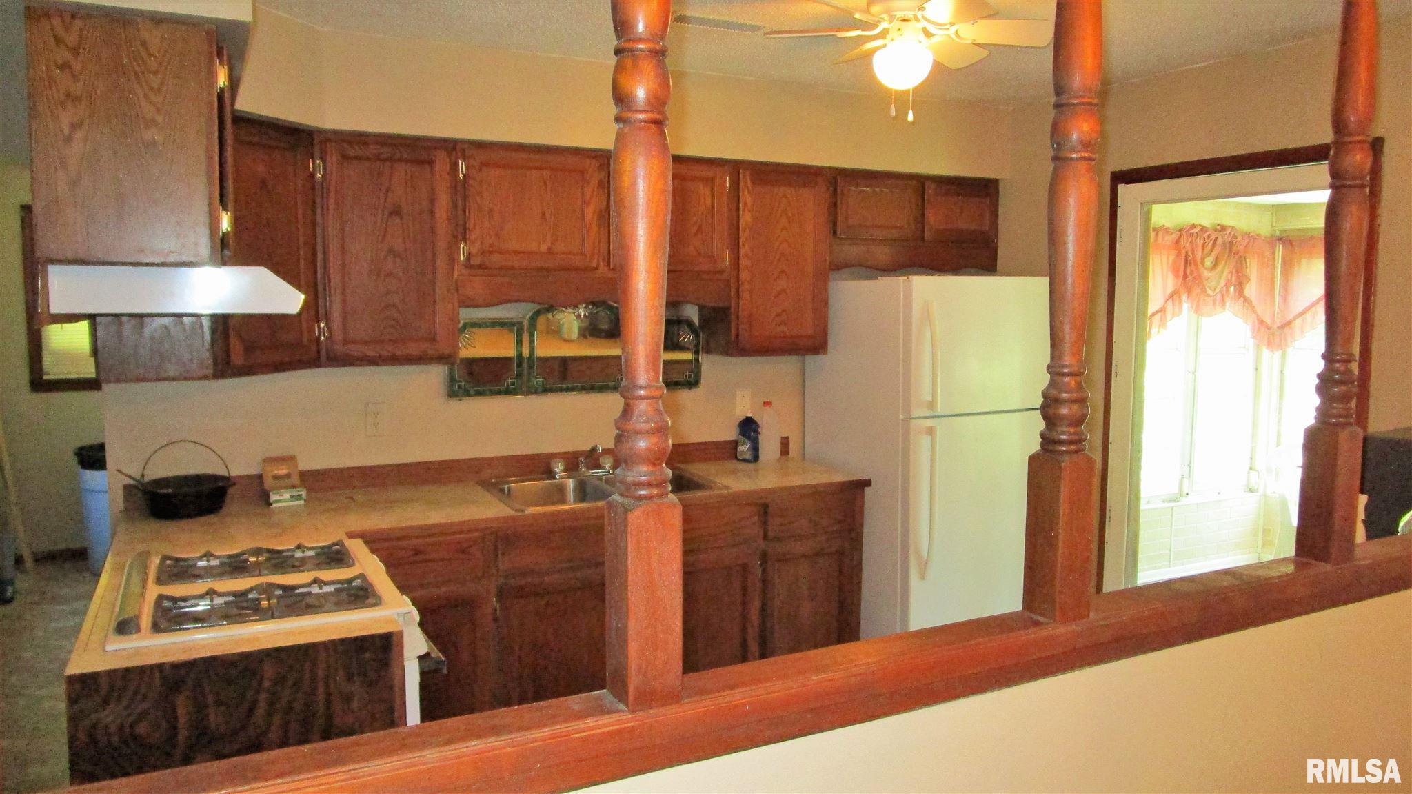 305 Karr Street Flora, IL 62839 - Photo 16 of 44 Gallery Image 16