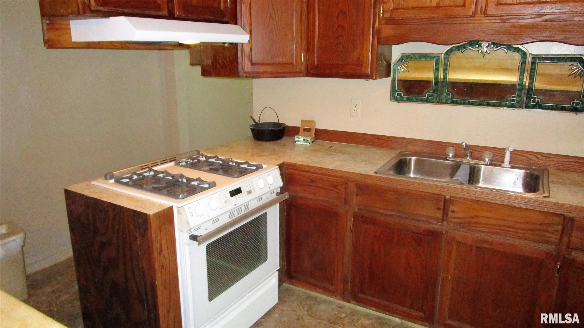 305 Karr Street Flora, IL 62839 - Photo 18 of 44 Gallery Image 18
