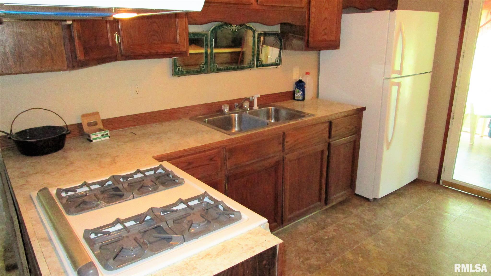305 Karr Street Flora, IL 62839 - Photo 19 of 44 Gallery Image 19
