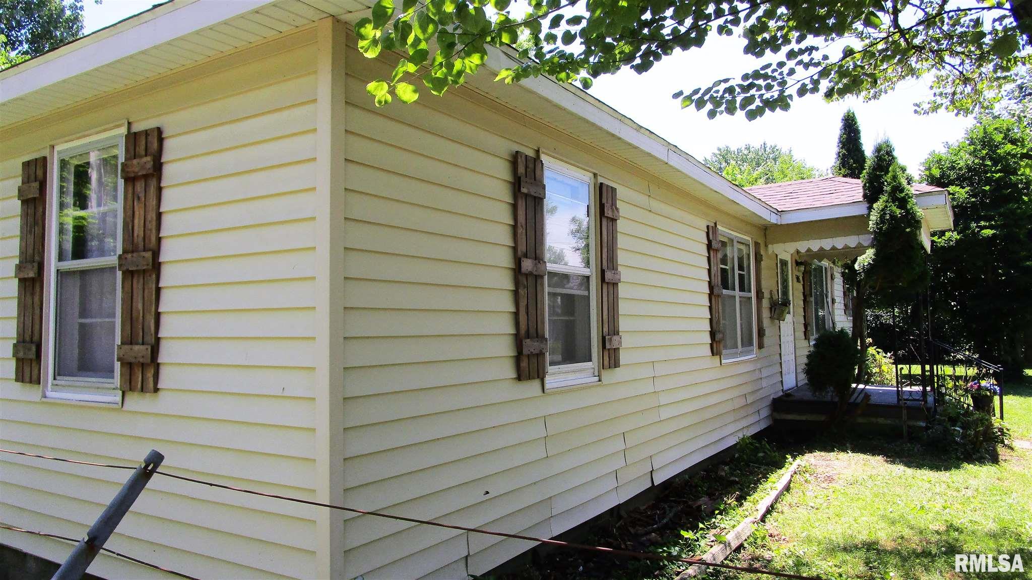 305 Karr Street Flora, IL 62839 - Photo 2 of 44 Gallery Image 2