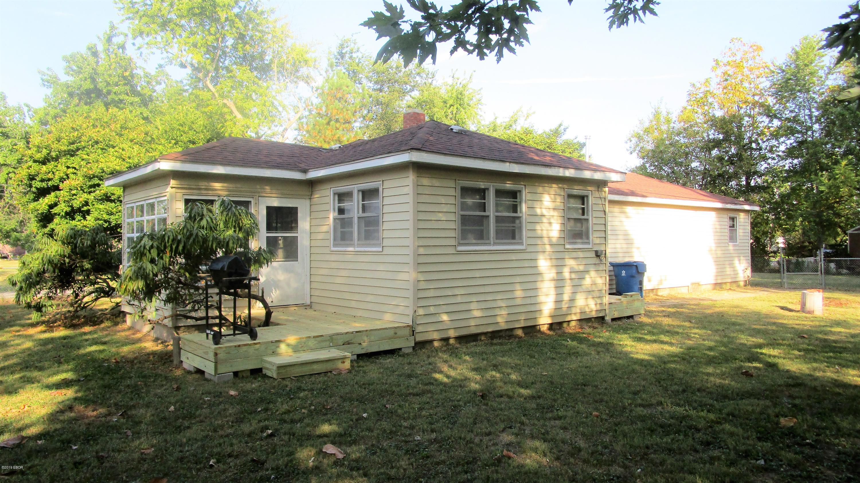 305 Karr Street Flora, IL 62839 - Photo 3 of 44 Gallery Image 3