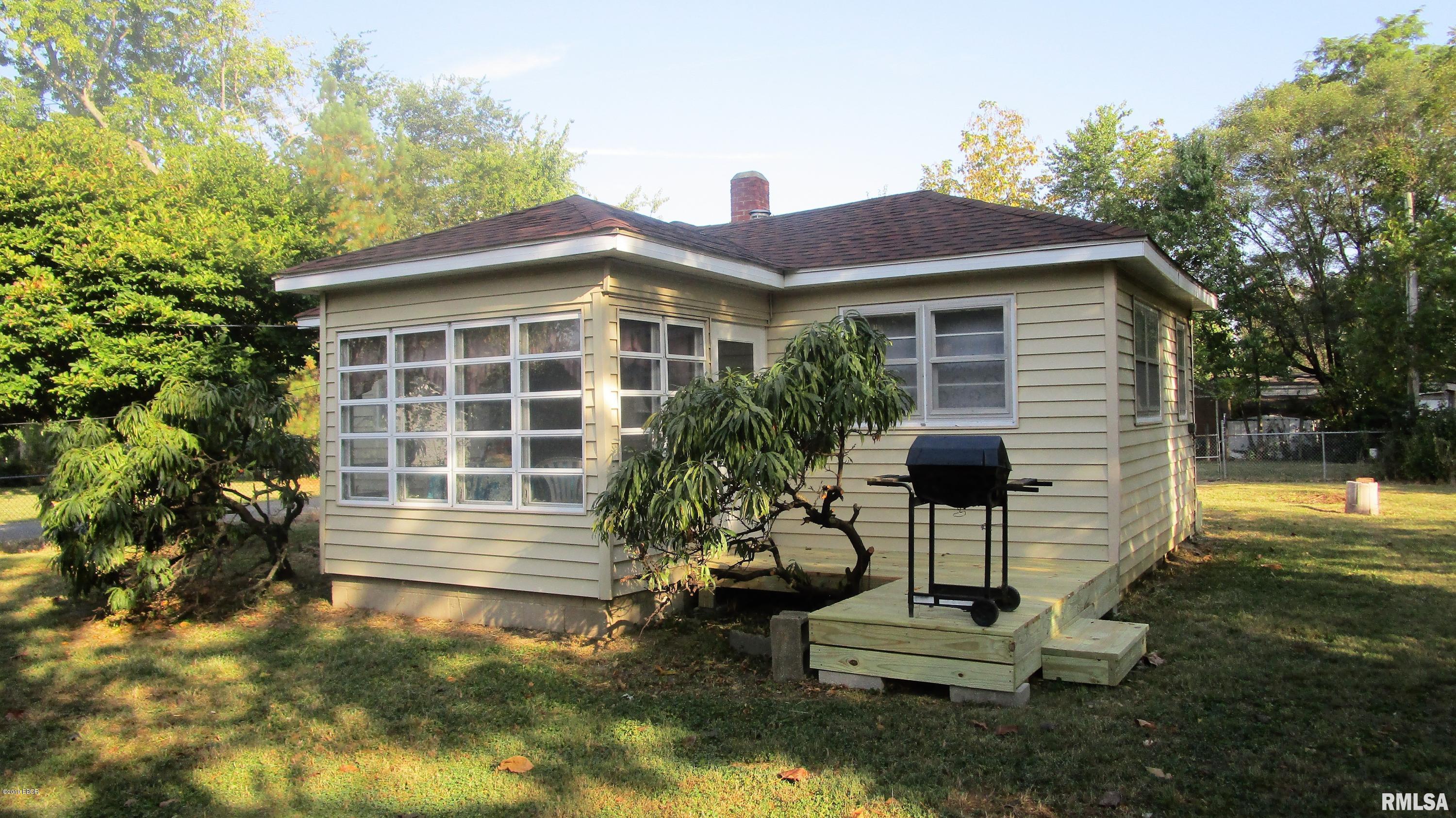 305 Karr Street Flora, IL 62839 - Photo 4 of 44 Gallery Image 4