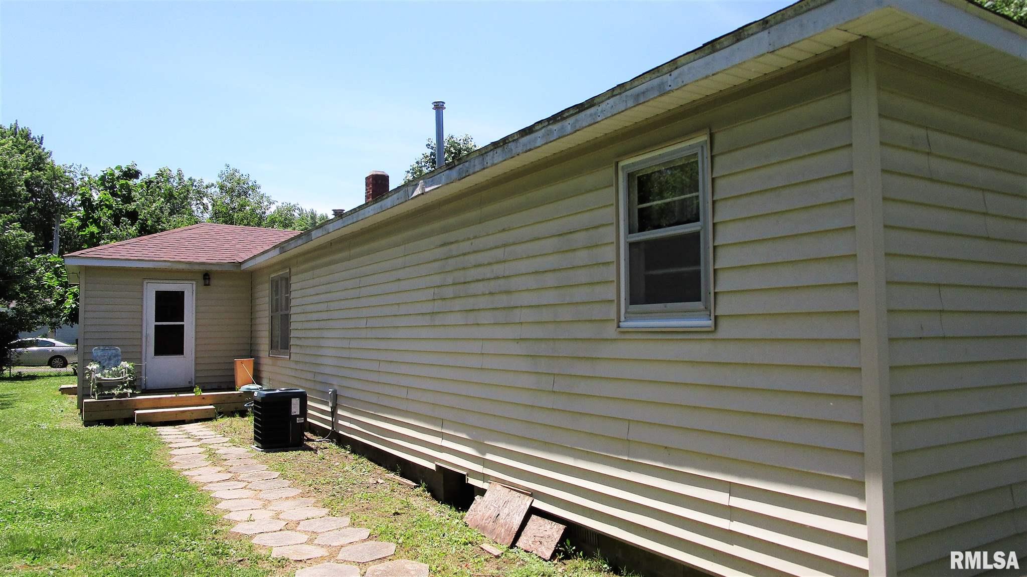 305 Karr Street Flora, IL 62839 - Photo 10 of 44 Gallery Image 10