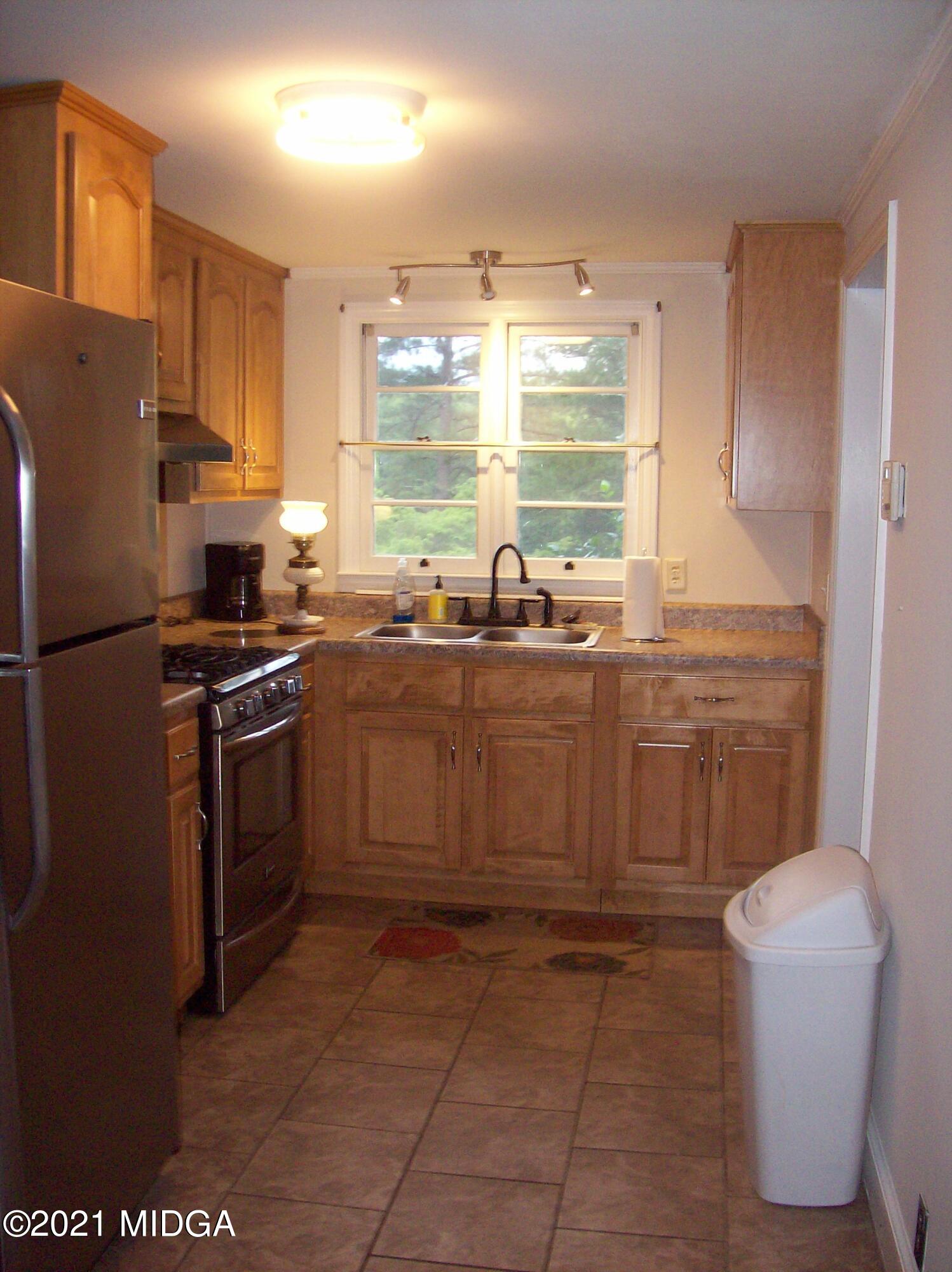 6221 Davis Road Macon, GA 31217 - Photo 2 of 28 102_0029