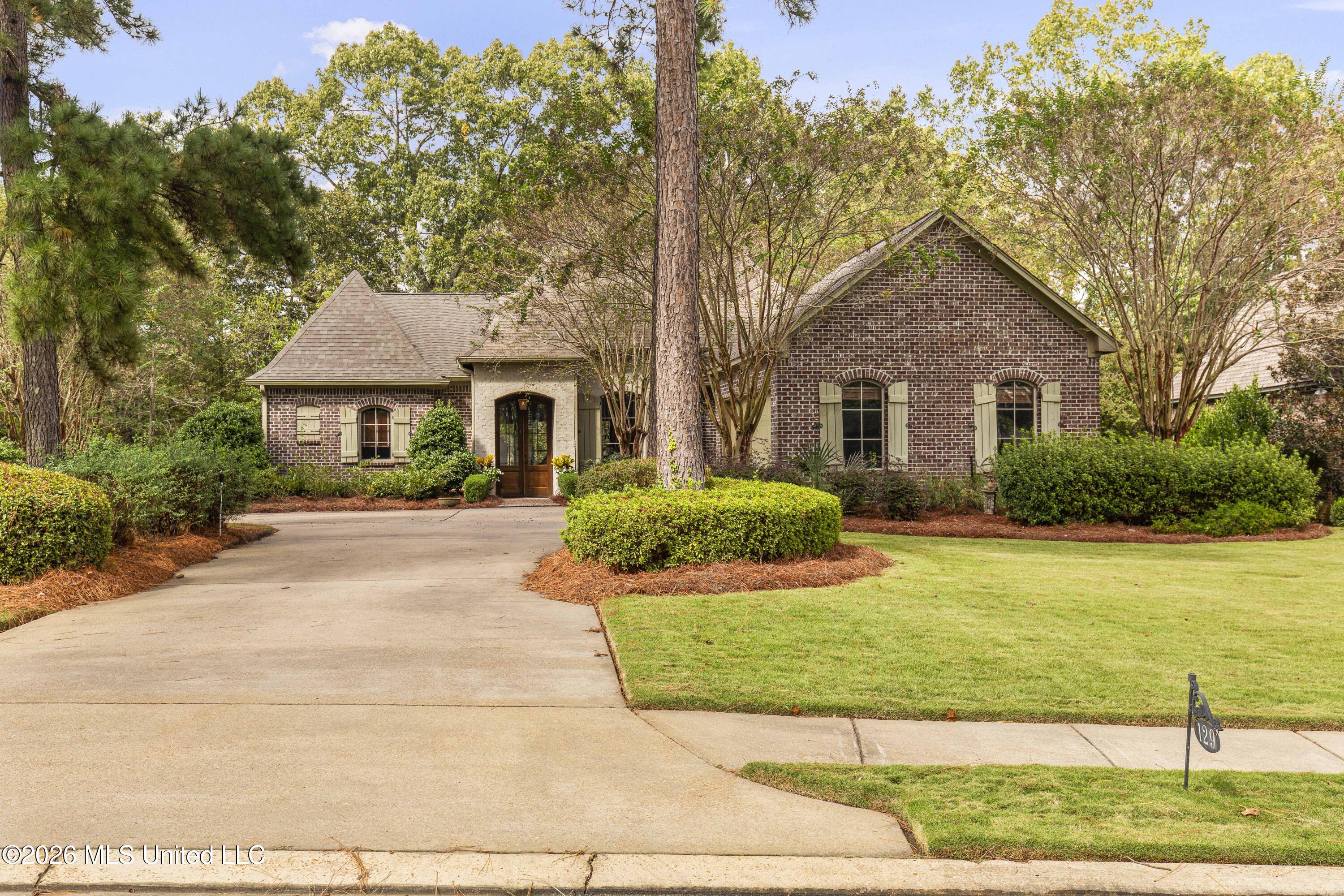 129 Carrick Avenue Madison, MS 39110 - Photo 2 of 16 129 Carrick Ave-2