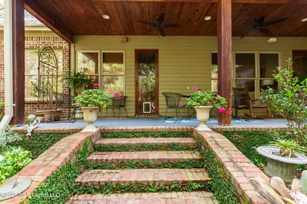 $575,000 | 129 Carrick Avenue, Madison, MS 39110