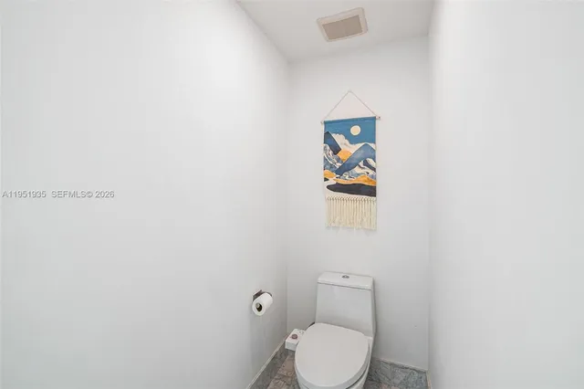 a view of livingroom with dining area