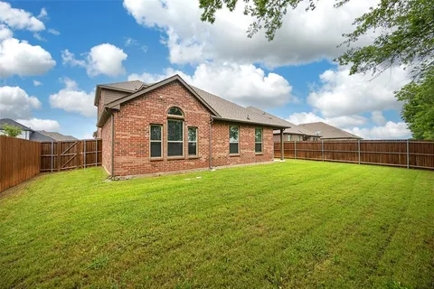 $384,900 | 420 Stone Holw Drive, Ferris, TX 75125