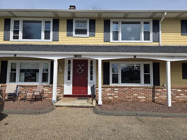 $1,800 | 19 Chapman Avenue, Unit 21, West Brookfield, MA 01585