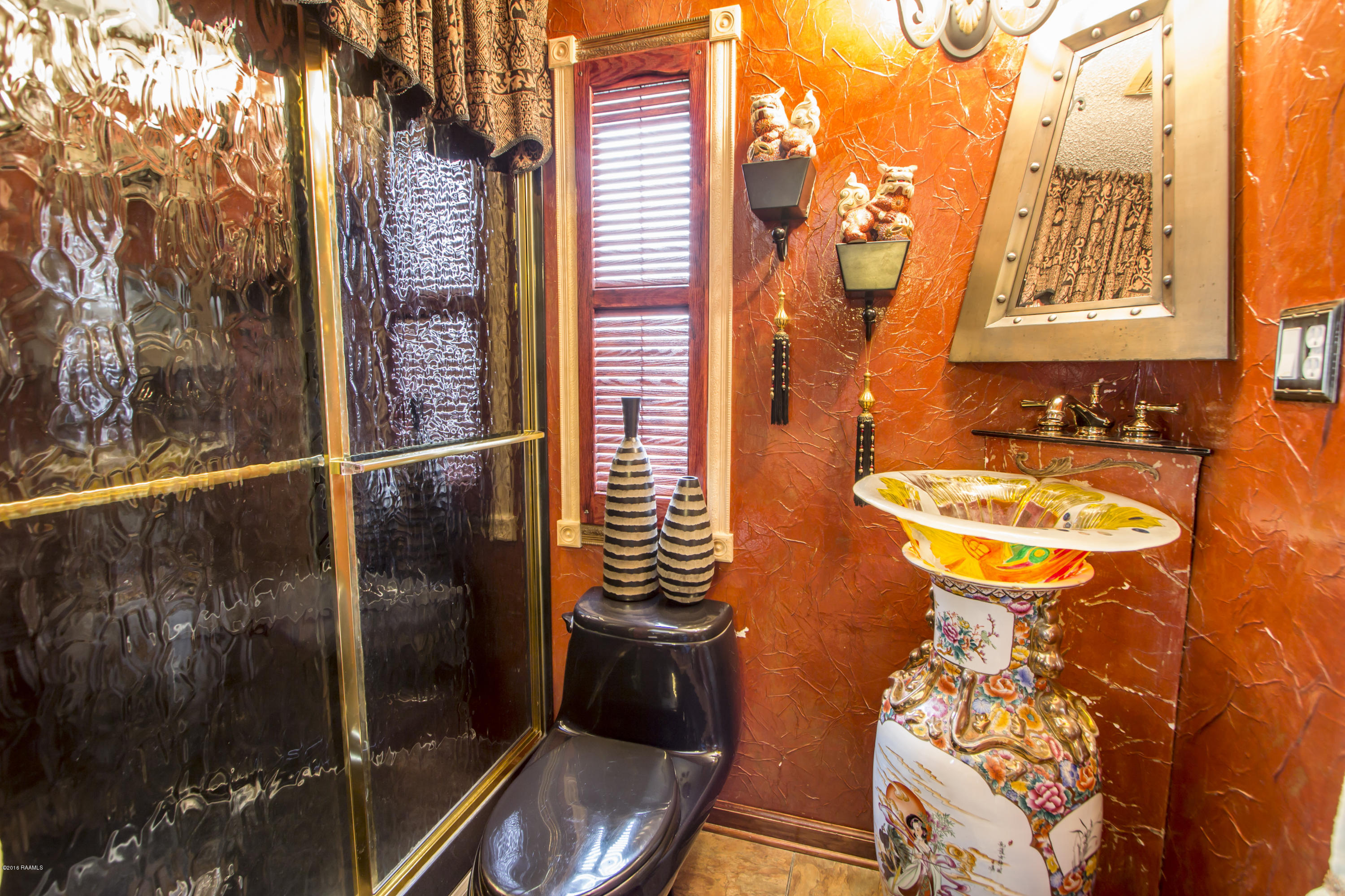 926 La Maison Road Duson, LA 70529 - Photo 19 of 24 8 guest bath
