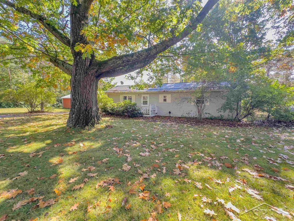 8682 Matthews Road Gladwin, MI 48624 - Photo 2 of 33