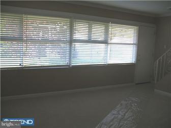9320 Treaty Road Philadelphia, PA 19114 - Photo 2 of 12 Living Room